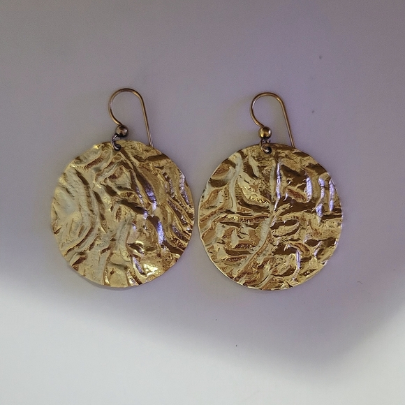 VINTAGE HANDMADE HAMMERED DISC DROP EARRINGS - 18K Gold Filled Discs - Picture 3 of 7